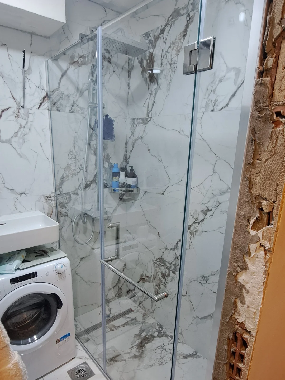 Staklena tuš kabina po meri